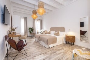 Superior Triple Room | Egyptian cotton sheets, premium bedding, down comforters - Encant de Alaior Boutique Hotel (Alayor)