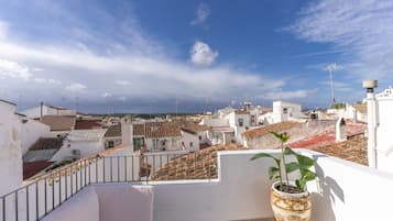 Habitación Doble Ático con Terraza | Vista a la ciudad