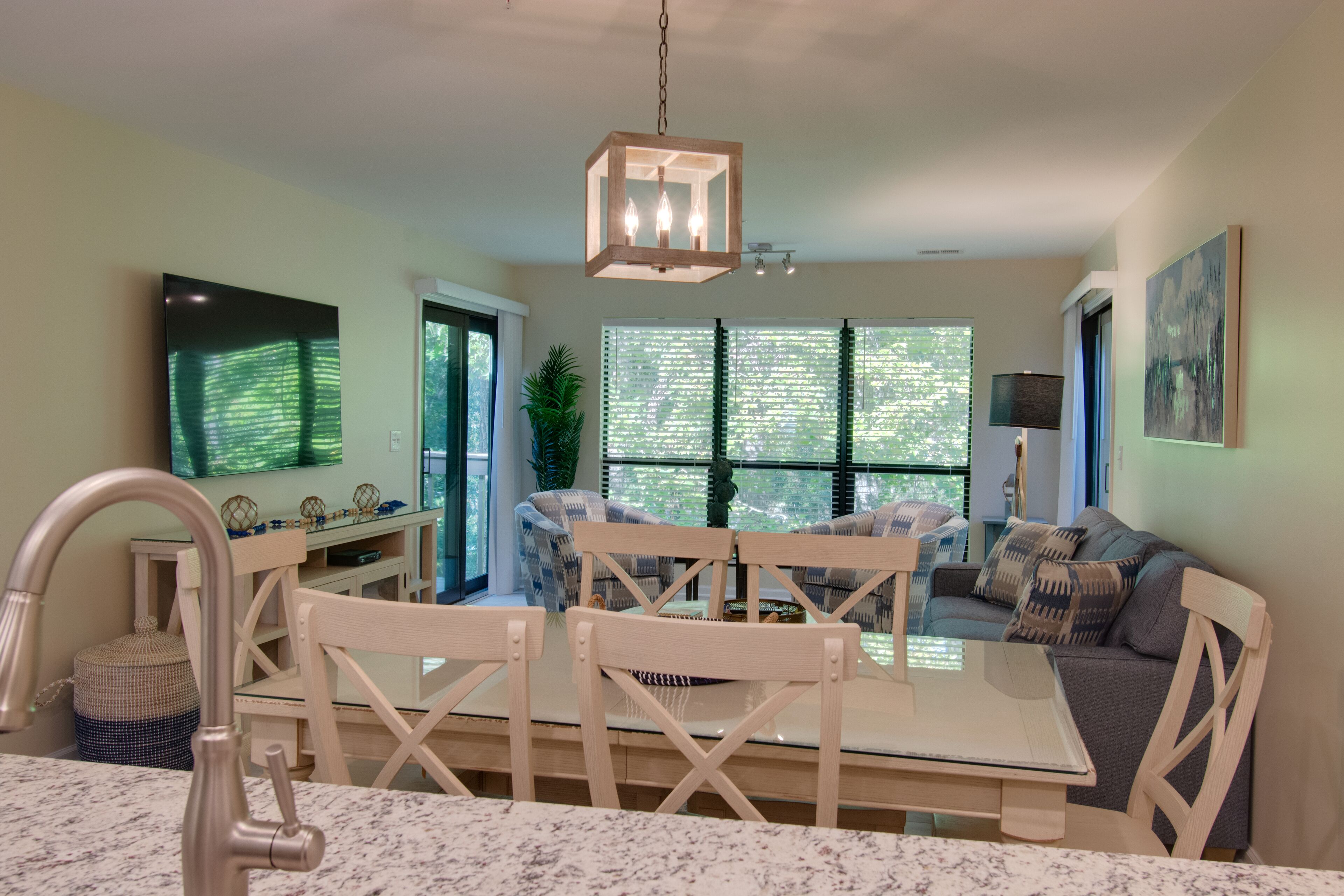 Signature Condo, 2 Bedrooms, Balcony, Lagoon View | In-room dining