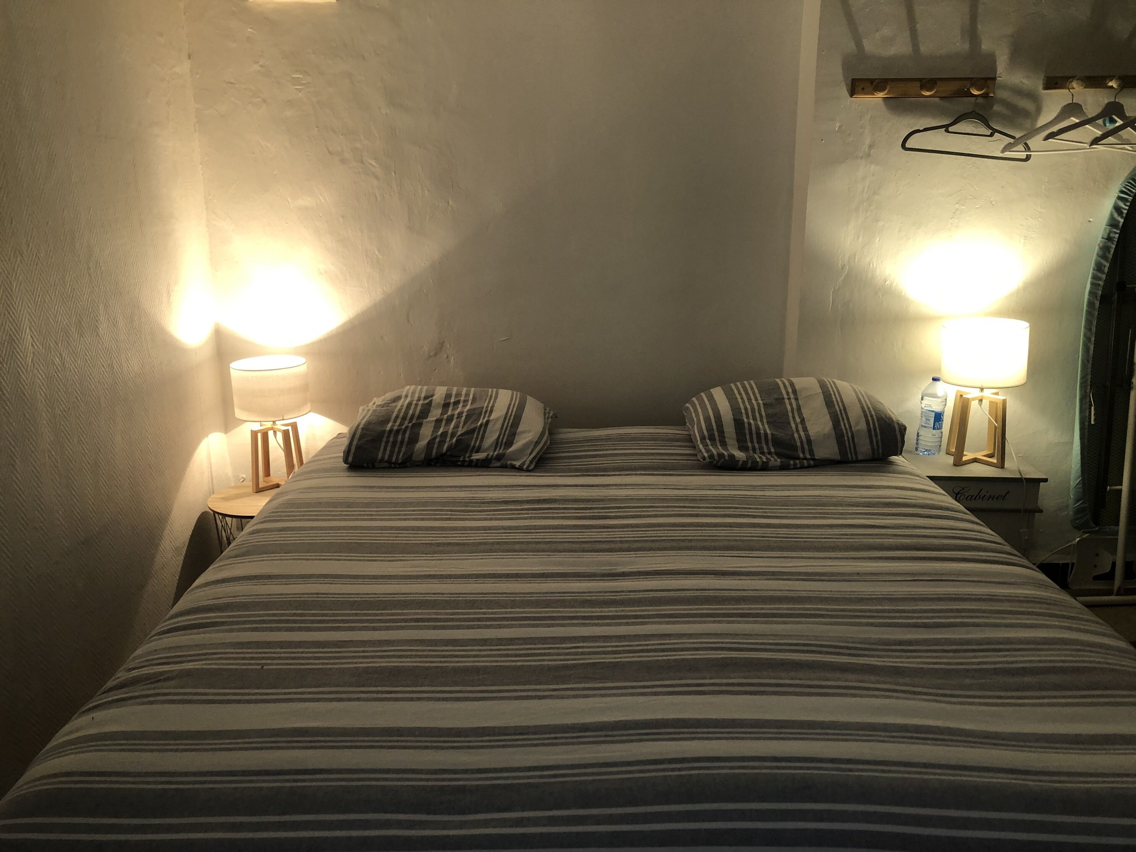 6 bedrooms, desk, iron/ironing board, travel cot