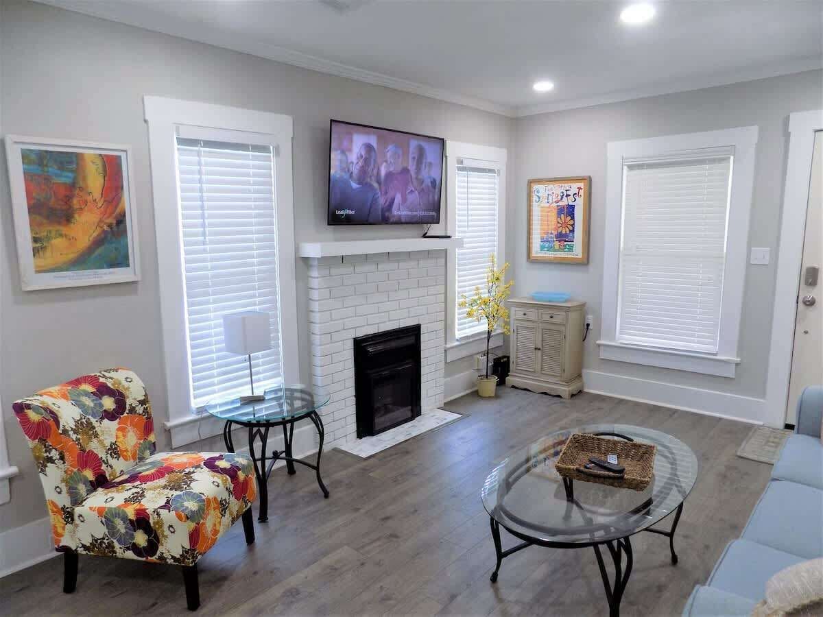 Smart TV, fireplace