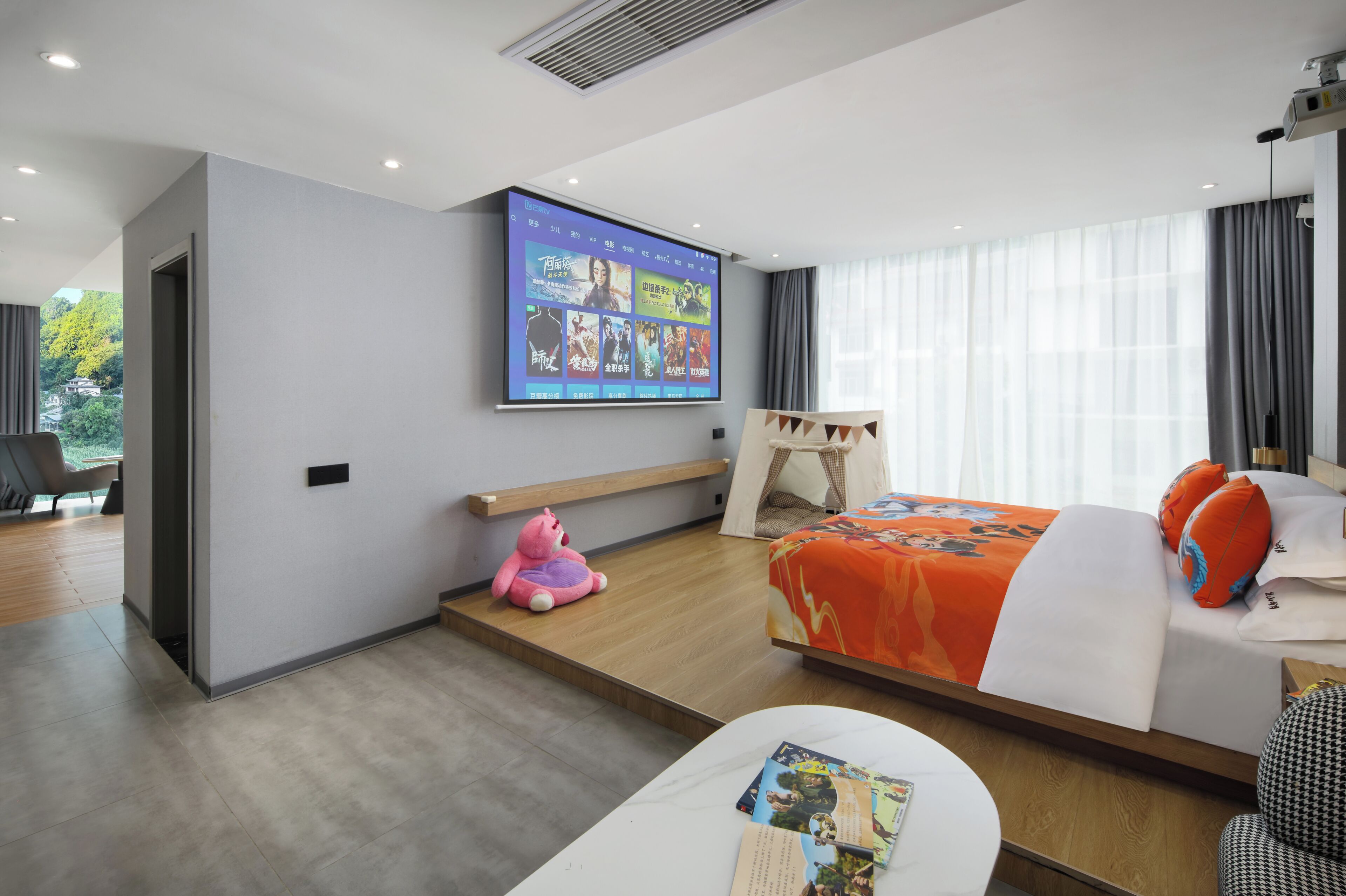 Family Smart Suite with Mountain View & Tub | 高級寢具、羽絨被、舒適加層、獨特裝潢