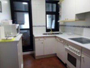Frigorífic, microones, forn i placa de cuina