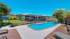 A residential property with a swimming pool, a covered patio, and a fenced yard. - Nama Stay - 4 bedroom holiday home with pool (Lake Cathie)