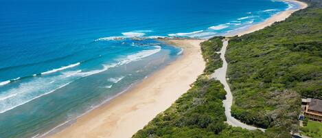 Una playa cerca