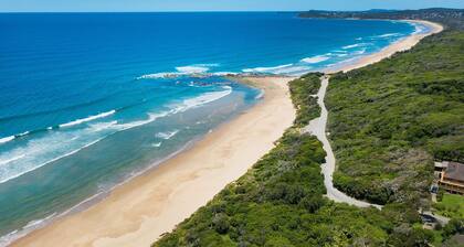 Nama Stay - 4 bedroom holiday home with pool