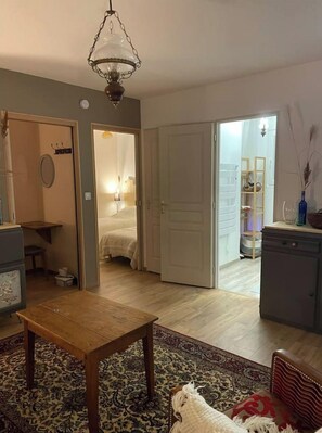 2 bedrooms, desk, iron/ironing board, free WiFi