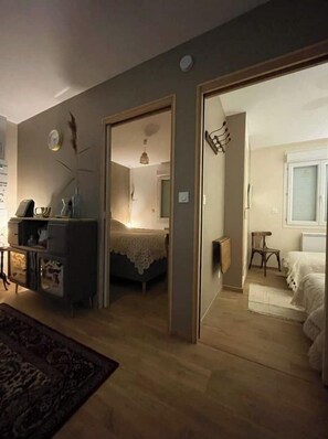 2 chambres, bureau, fer et planche à repasser, Wi-Fi gratuit