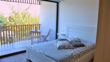 2 bedrooms, iron/ironing board, travel cot, WiFi