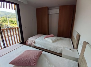 2 habitaciones, tabla de planchar con plancha, cuna de viaje y wifi 