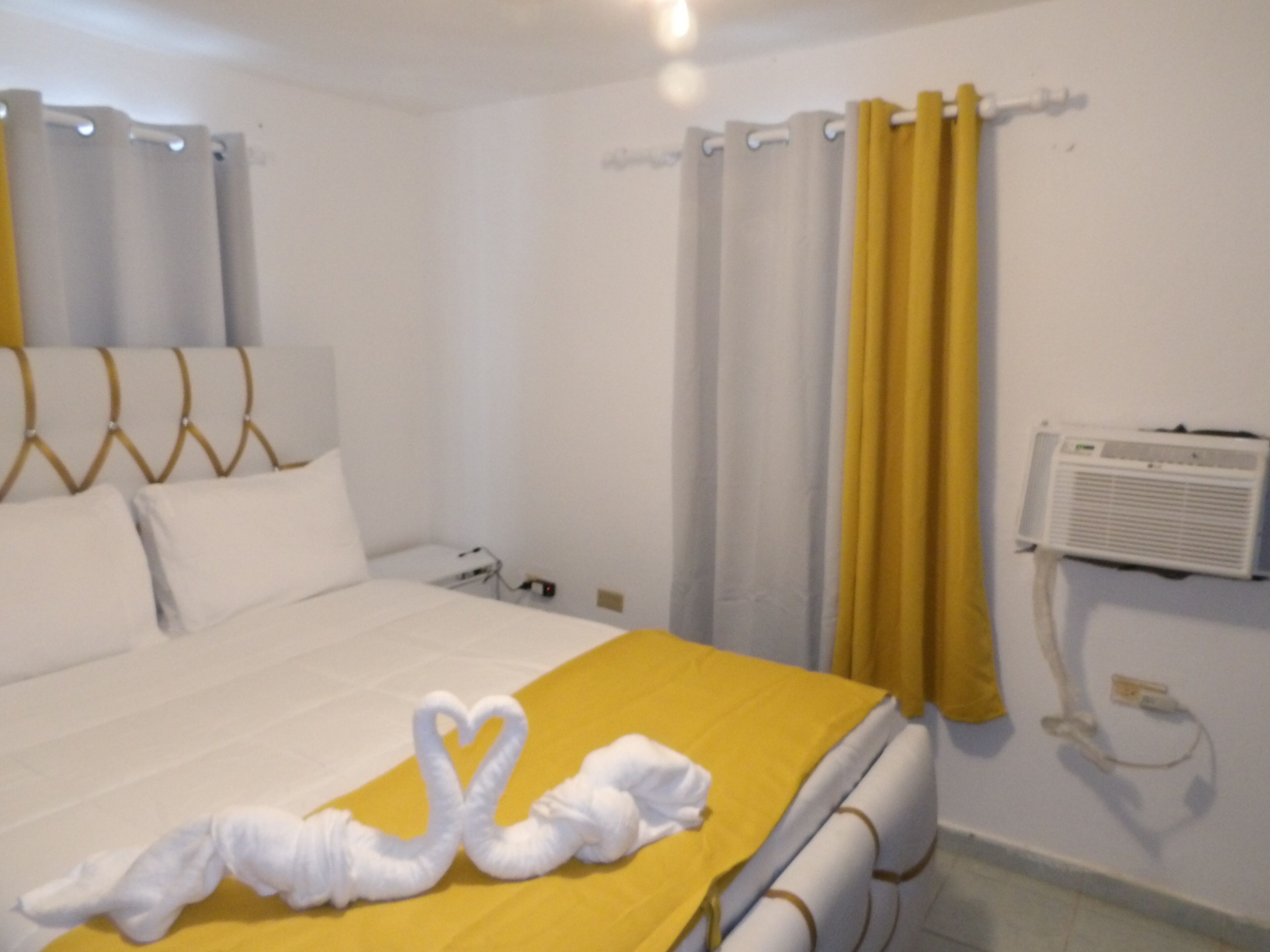 3 bedrooms, bed sheets