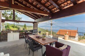 Outdoor dining - Villa Karla, pool with beautiful sea view (Opatija)