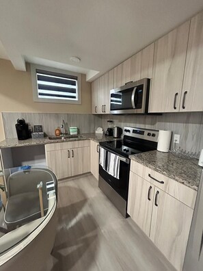 Refrigerador, microondas, horno, placa de cocina