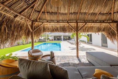 *PRACHING* The Luxury 8 person Villa Vista Lena in the neighborhood of Jan Thiel. See !