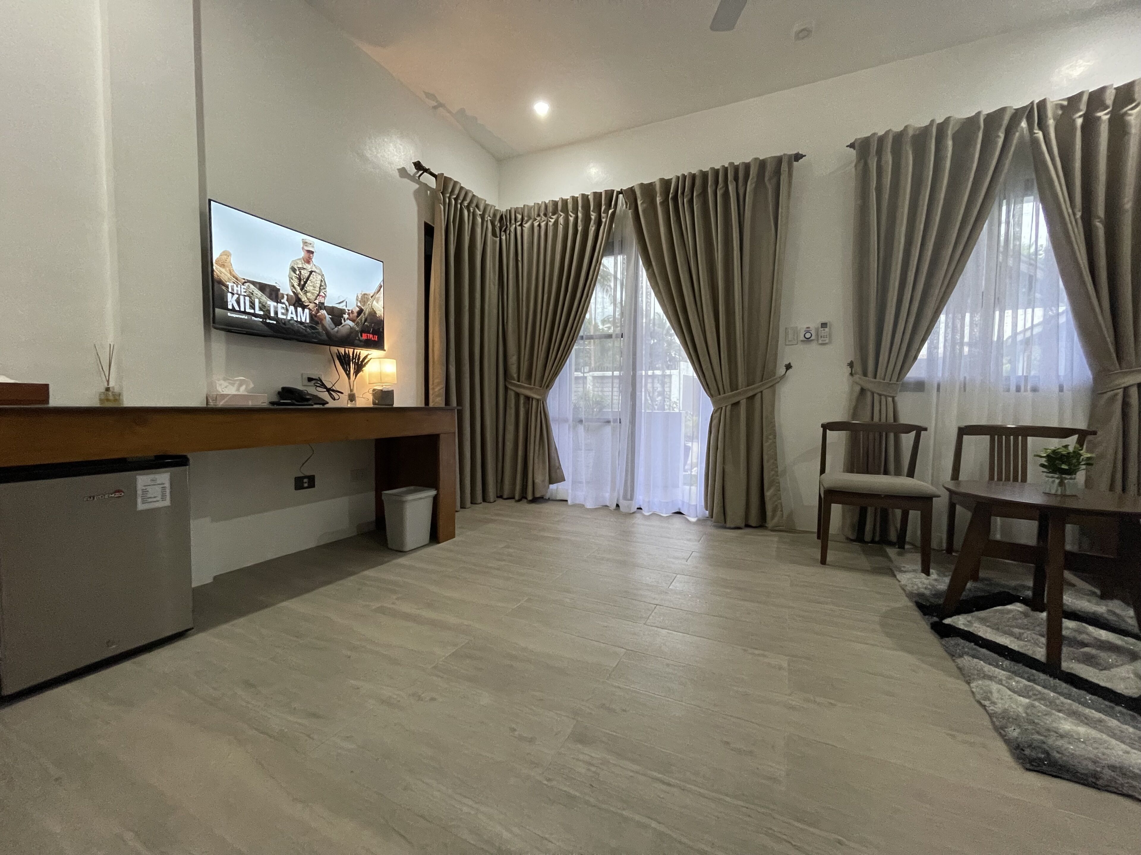 Premium bedding, down comforters, pillowtop beds, free minibar items