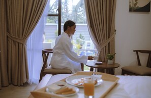 Daily cooked-to-order breakfast for a fee - Thistle Inn (Panglao)