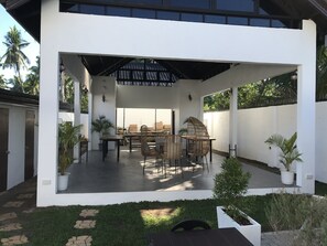 Outdoor banquet area - Thistle Inn (Panglao)