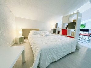 WiFi, bed sheets
