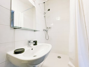 Shower, towels
