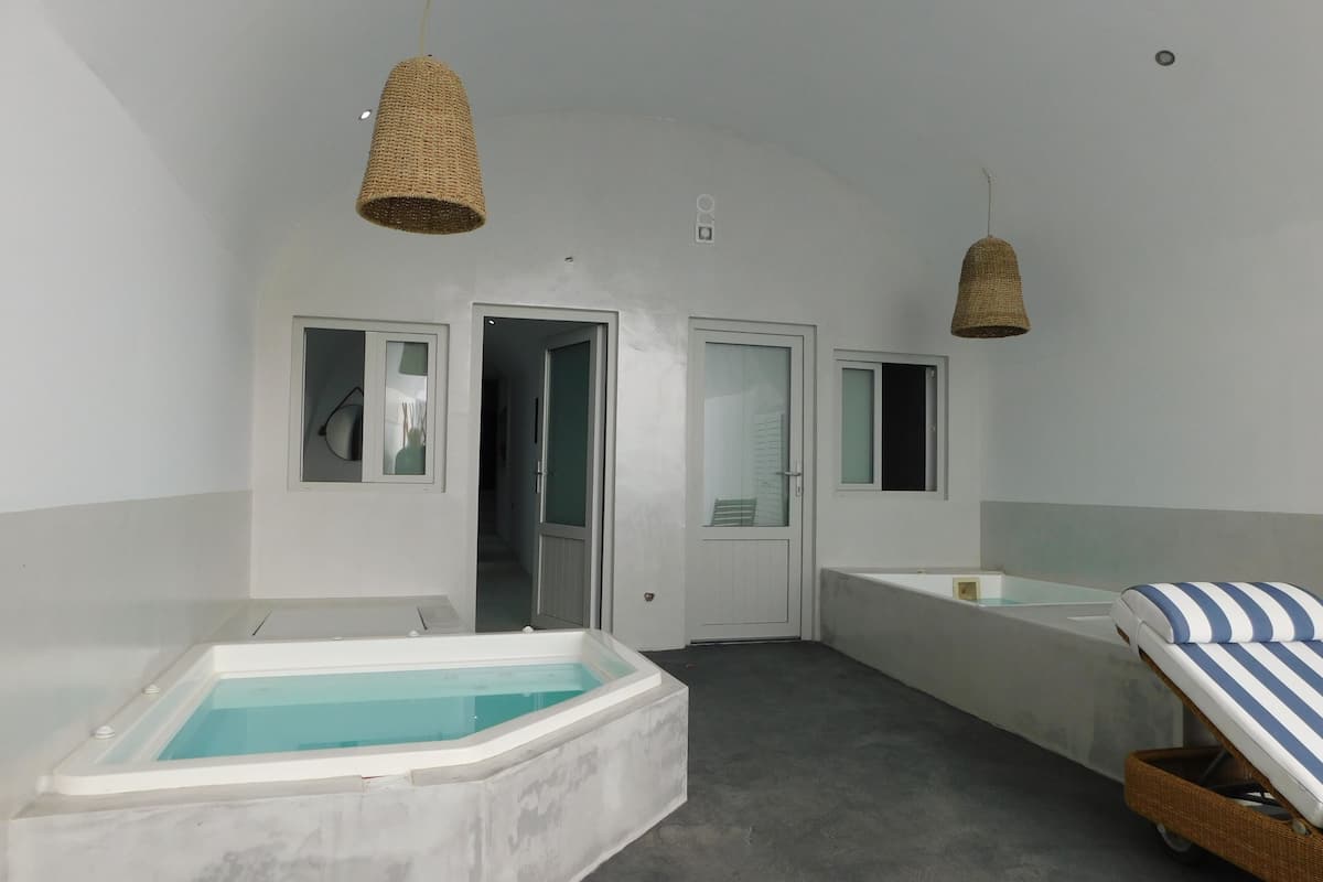 Family Room | Hypo-allergenic bedding available, WiFi (free), individually decorated