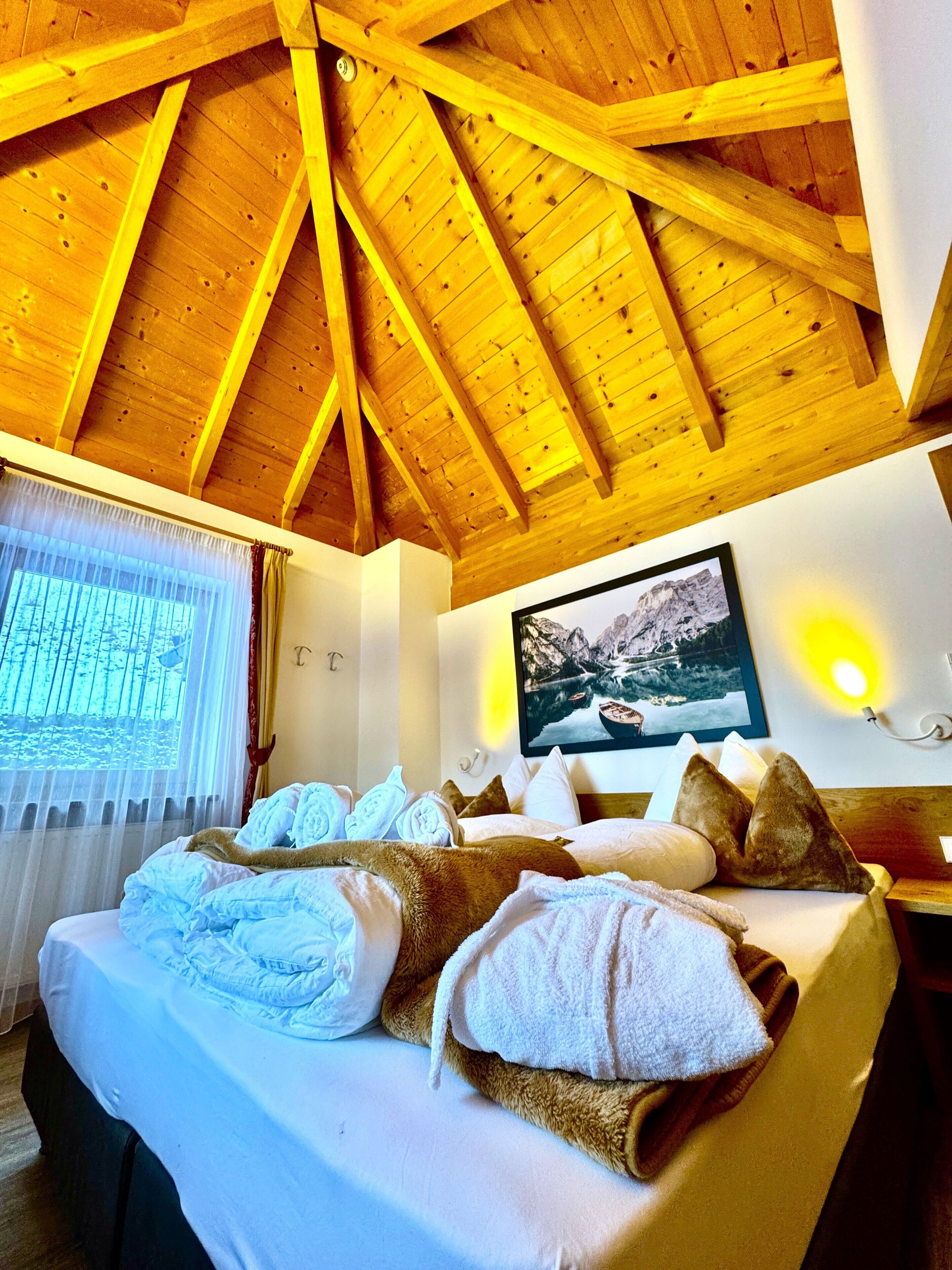 Suite Sella-Turret | เครื่องนอนป้องกันสารก่อภูมิแพ้, เตียง Select Comfort, ตู้นิรภัยในห้องพัก