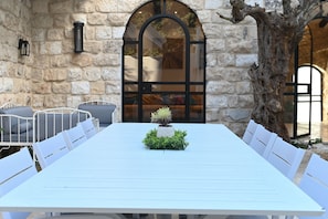 Outdoor dining - Villa Confita (Safed)