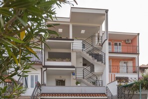 Exterior detail - 4 persons, only 600 m from the beach, from the city center only a 15-minute (Porec)