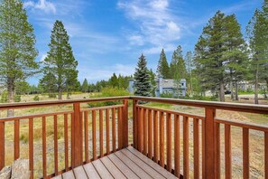 Property grounds - Meadow Ridge Vacation Rental #43: Nice, 2 Bedroom (Mammoth Lakes)