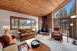 TV, fireplace - Meadow Ridge Vacation Rental #43: Nice, 2 Bedroom (Mammoth Lakes)