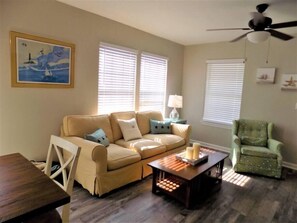 Smart TV - Walk to Corey Station (Pensacola)