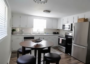 Private kitchen -  Cute cottage close to bases, downtown and beaches (Pensacola)