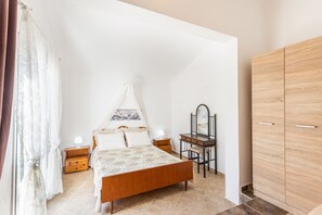 Villa Iris with Private pool, Panoramic Mountain Views