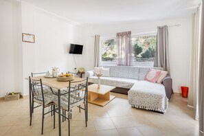 Villa Iris with Private pool, Panoramic Mountain Views | Wohnzimmer