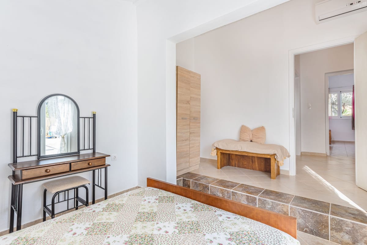 Villa Iris with Private pool, Panoramic Mountain Views | 2 bedrooms, soundproofing, iron/ironing board, free cribs/infant beds