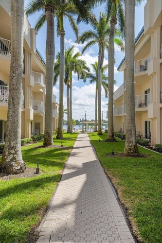 Palm Bay Club Siesta Key Newley renovated !