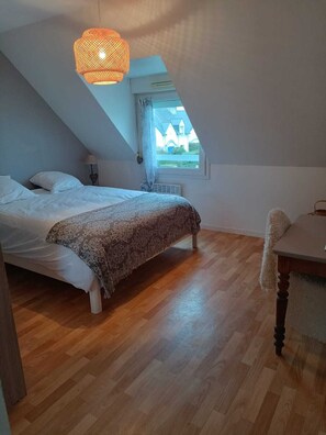 4 slaapkamers, reisbedje, wifi, beddengoed