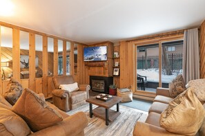 TV, fireplace