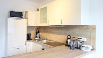 Refrigerador, microondas, horno, placa de cocina