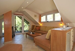 TV, fireplace, stereo