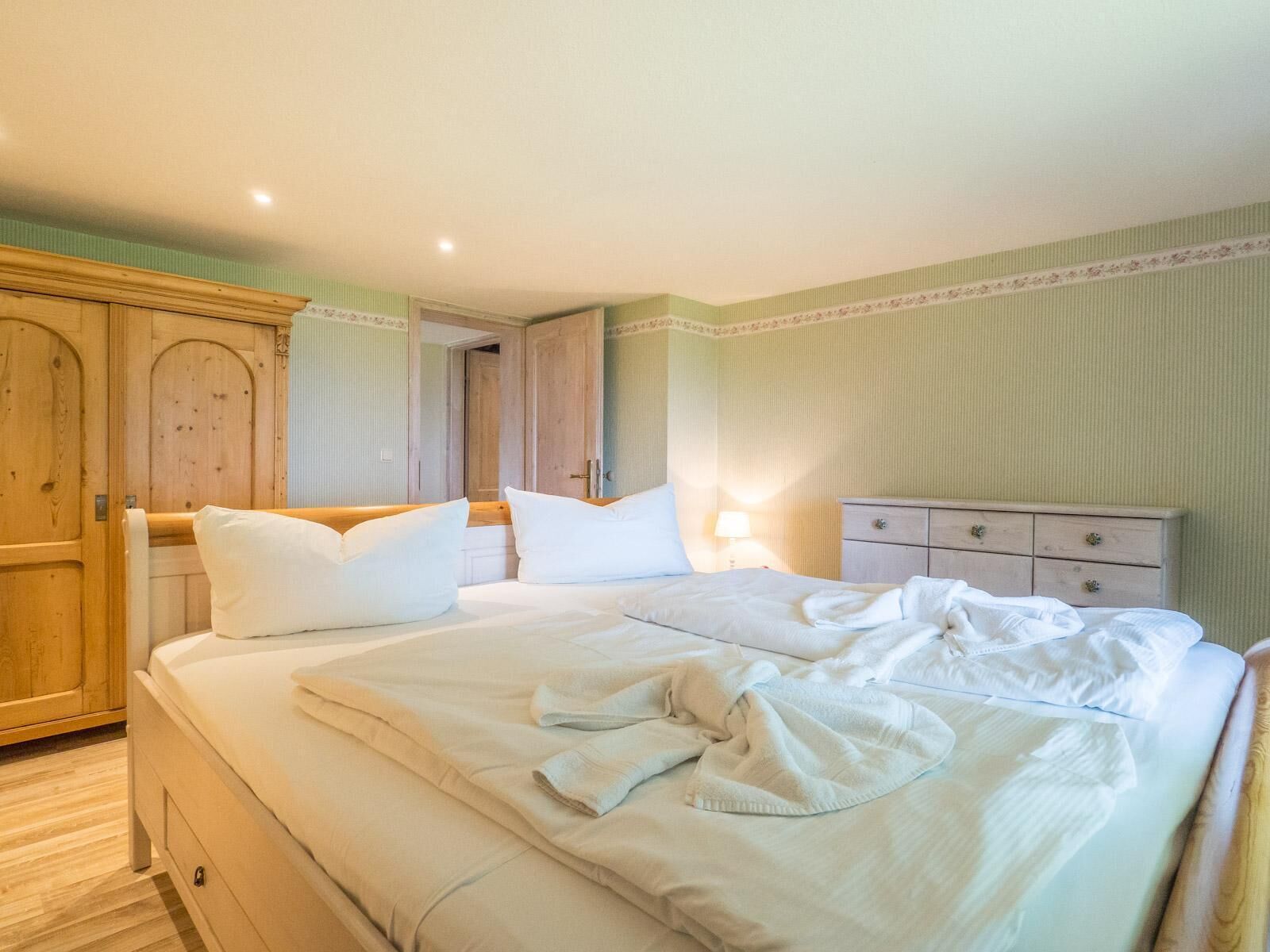3 bedrooms, travel cot, free WiFi, bed sheets