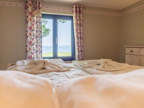 3 bedrooms, travel cot, free WiFi, bed sheets - Küstenhof am Kap Arkona - Holiday home "Königsmeerblick" (Nobbin)