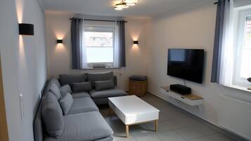 Fernseher, Kamin, DVD-Player, Stereoanlage