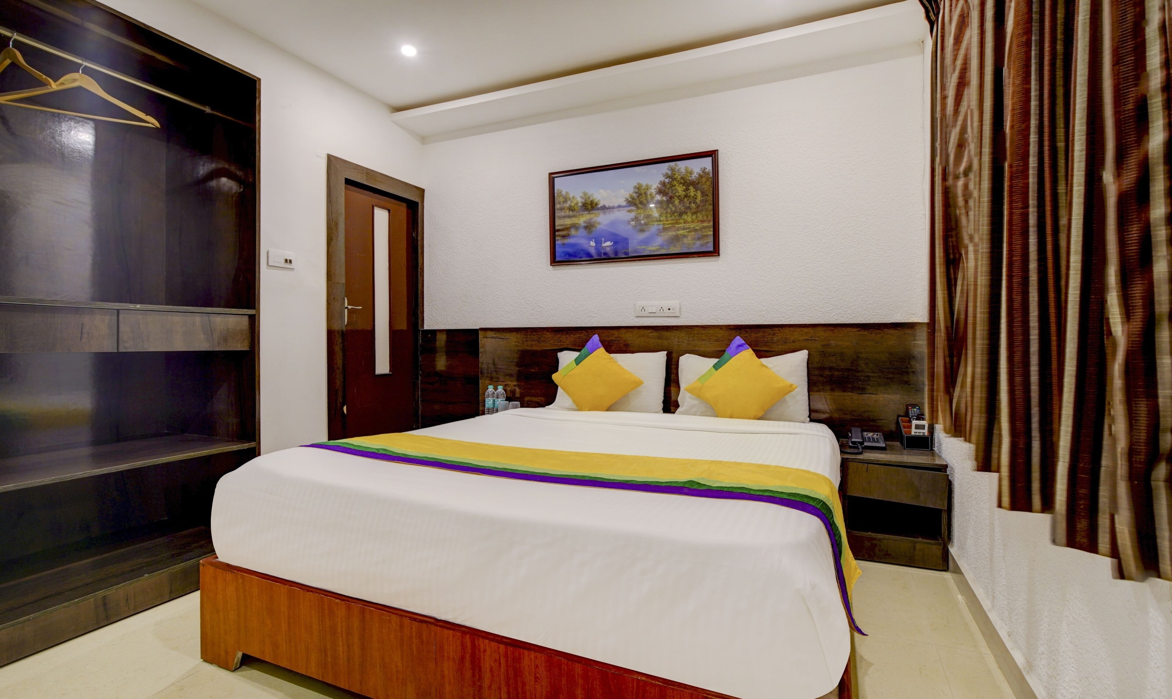 尊荣客房 | 高档床上用品、办公桌、笔记本电脑工作区、熨斗/熨衣板