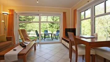 Fernseher, Kamin, Stereoanlage