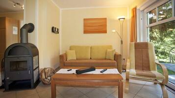 Fernseher, Kamin, Stereoanlage