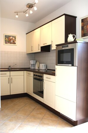 Refrigerador, microondas, horno, lavavajillas
