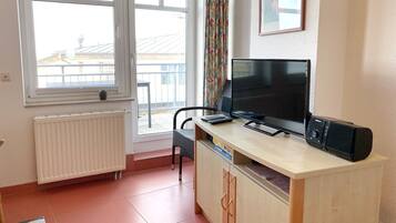 Fernseher, DVD-Player, Stereoanlage