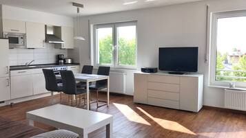 Køleskab, mikrobølgeovn, ovn, kogeplade