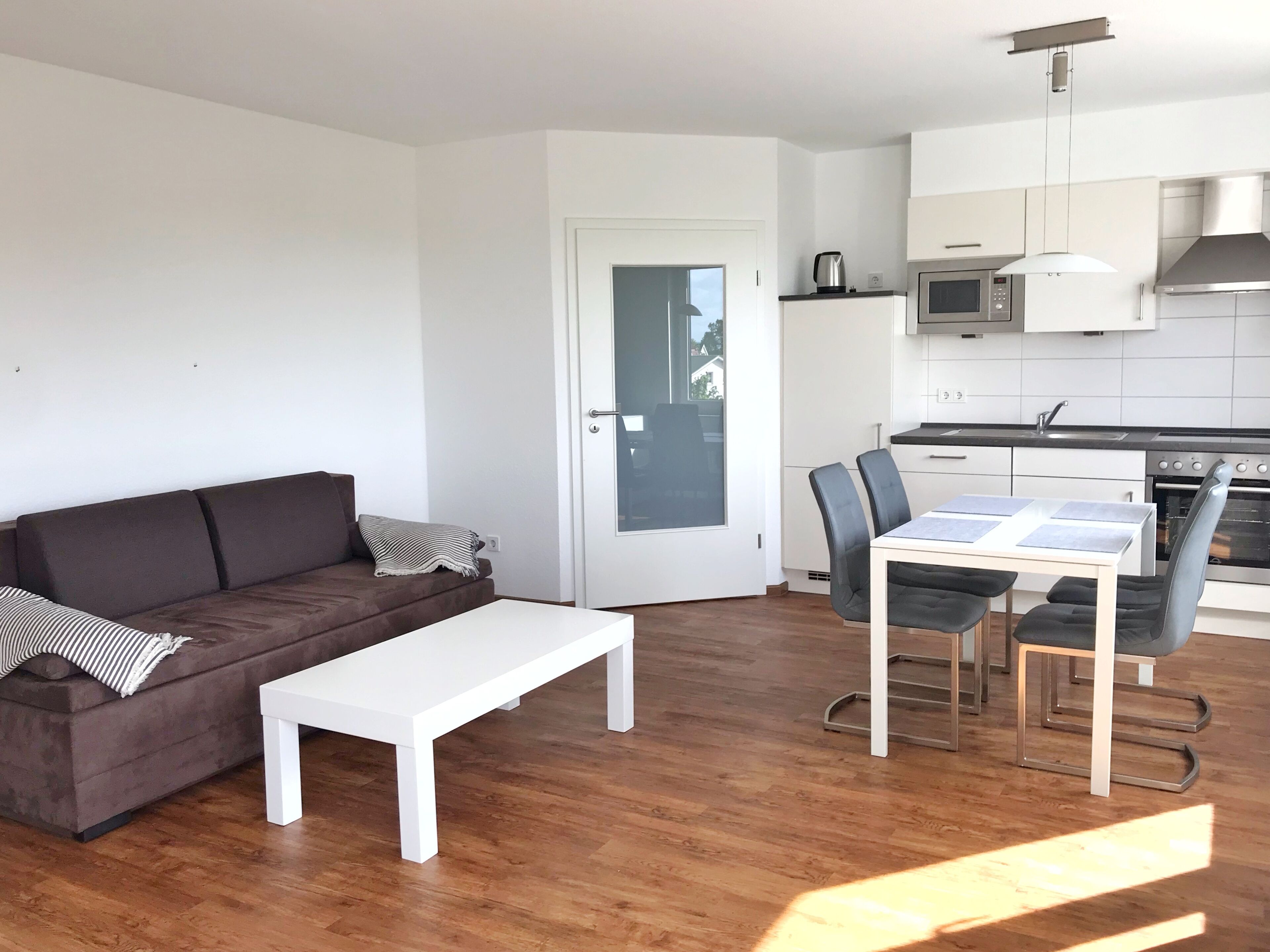 Fernseher, DVD-Player, Stereoanlage