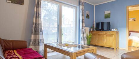 Una televisión, un reproductor estéreo